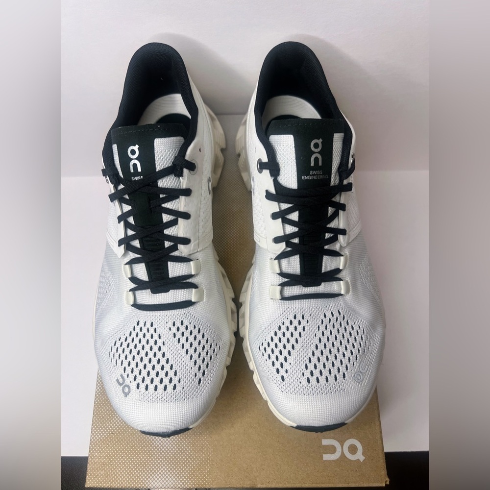 On Cloud X Women’s Running Shoe, White/Black, W 7.5 US, 40.99702 Cloudtec - Picture 3 of 9